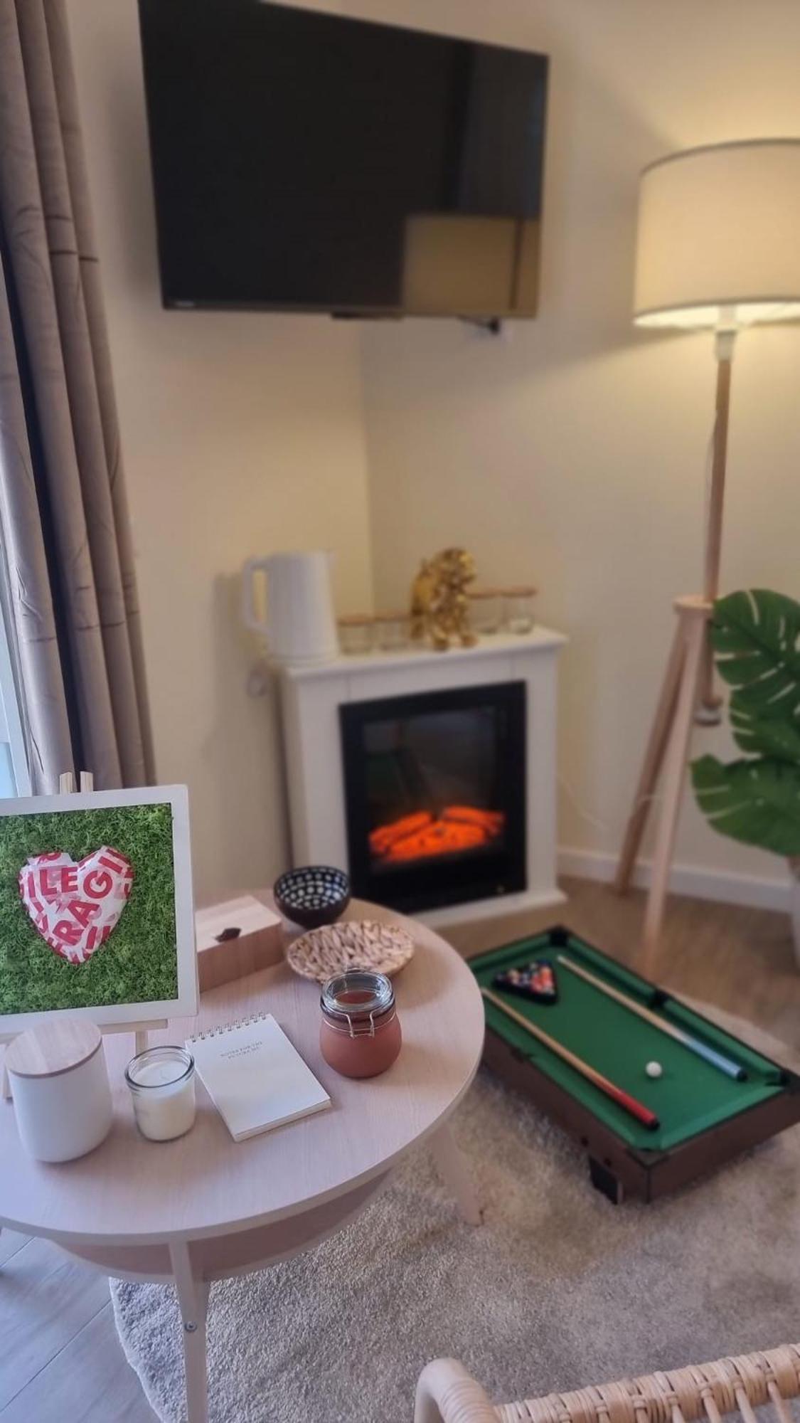 San Carlo Apartments B&B กาแซร์ตา ภายนอก รูปภาพ