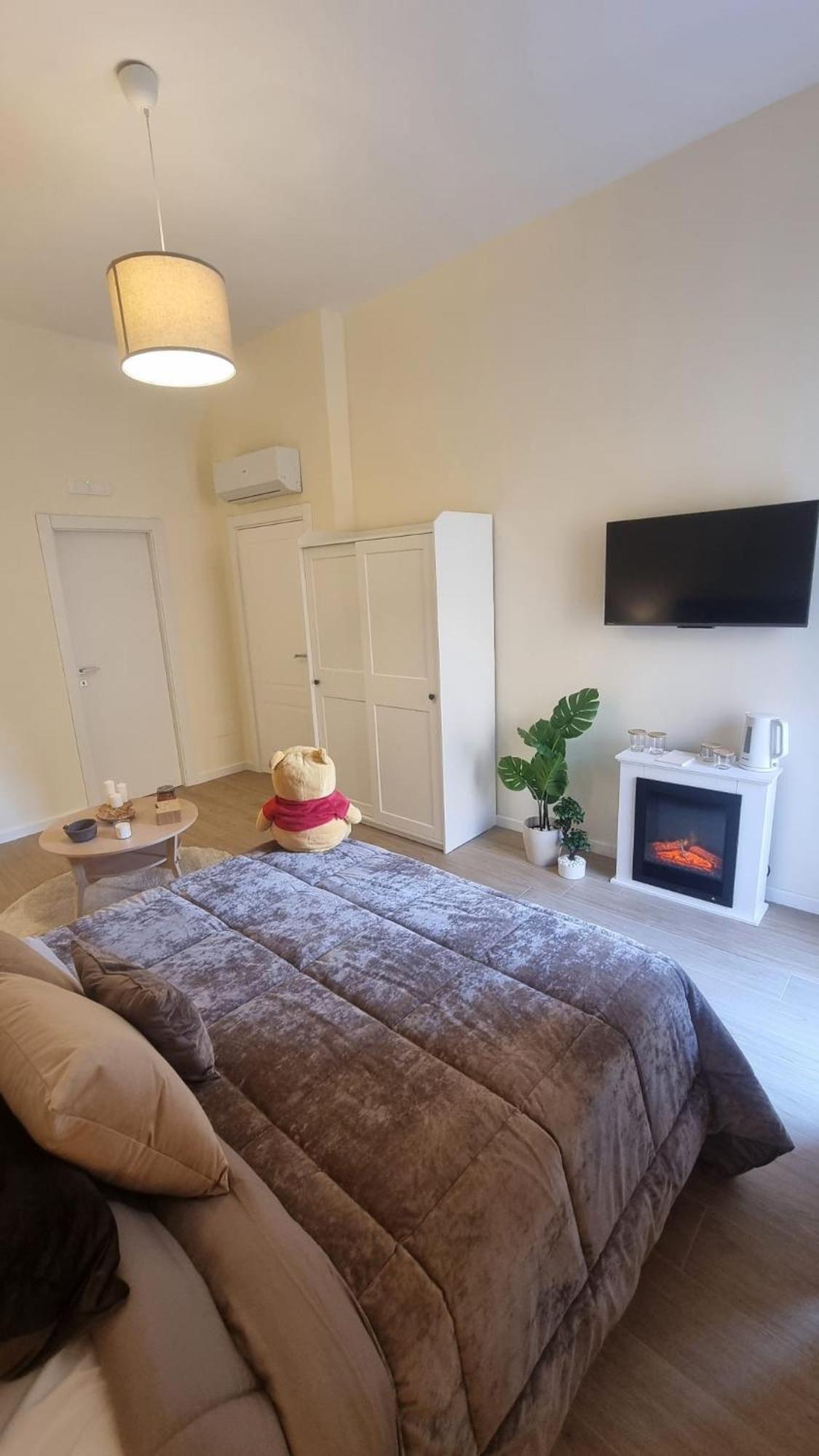 San Carlo Apartments B&B กาแซร์ตา ภายนอก รูปภาพ