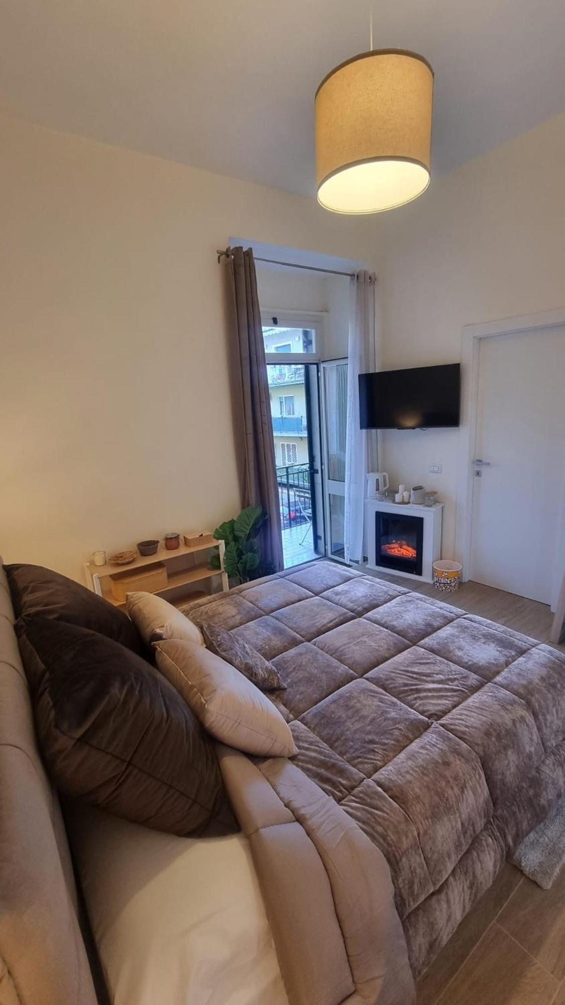 San Carlo Apartments B&B กาแซร์ตา ภายนอก รูปภาพ