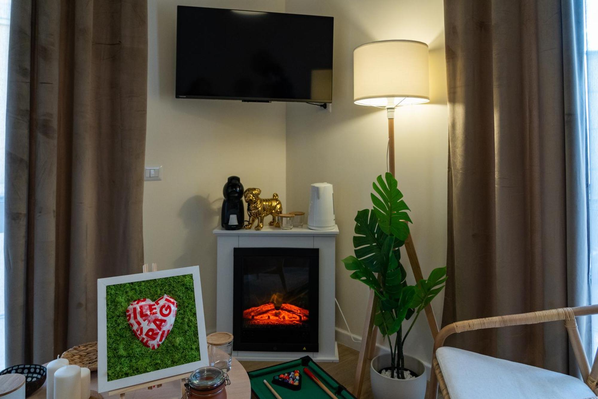 San Carlo Apartments B&B กาแซร์ตา ภายนอก รูปภาพ