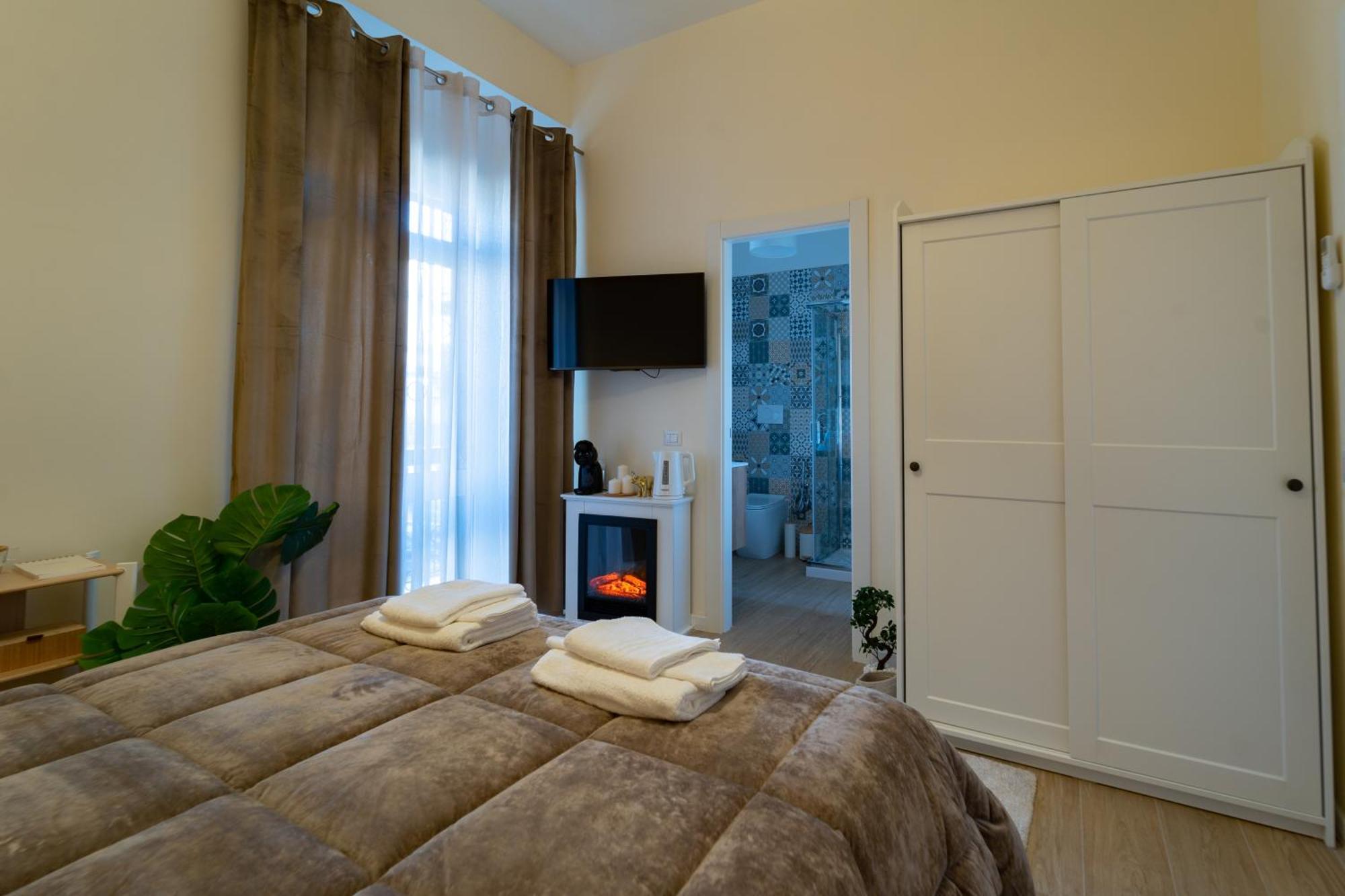San Carlo Apartments B&B กาแซร์ตา ภายนอก รูปภาพ
